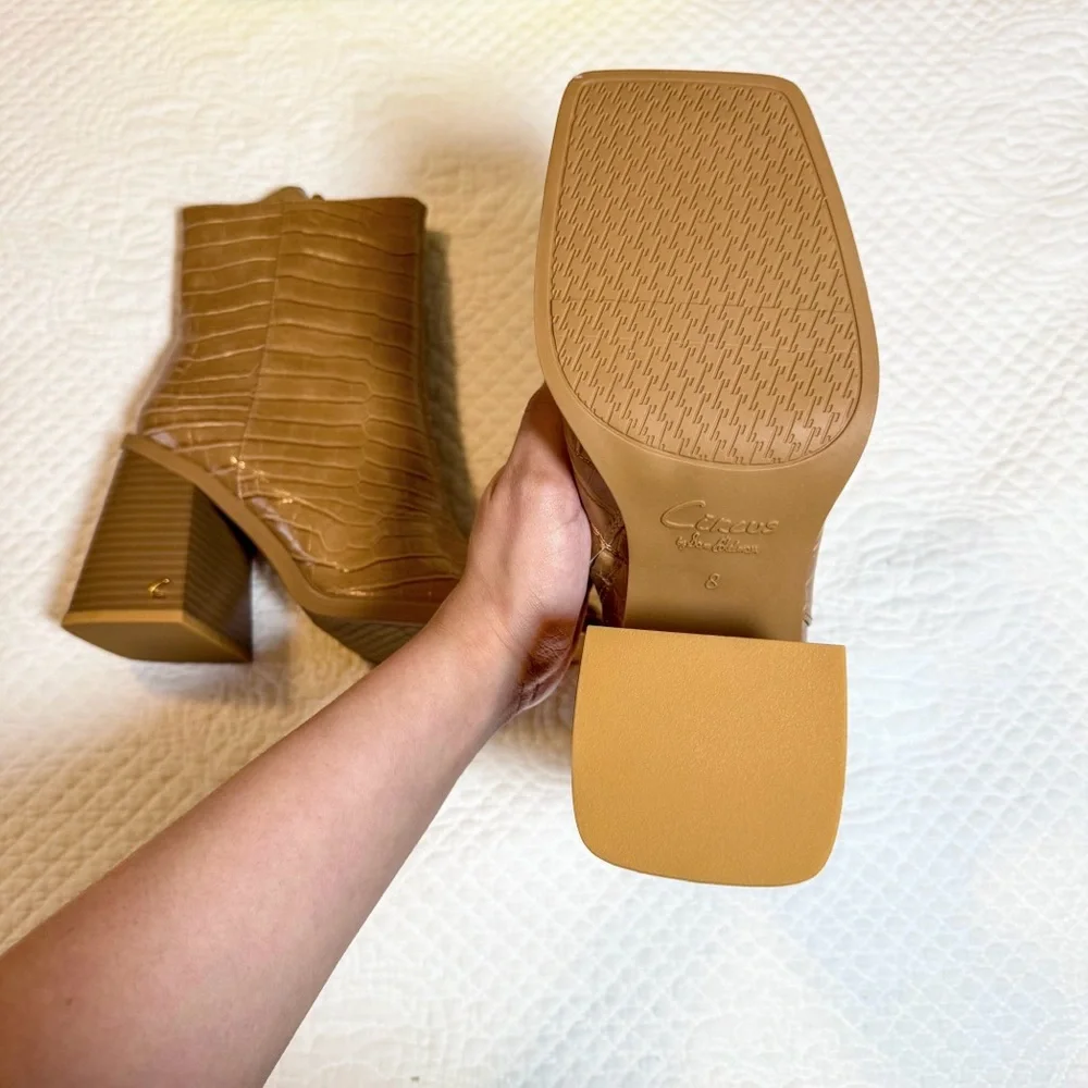 NWT Circus by Sam Edelman Layla Bootie in Caramel - Size 8